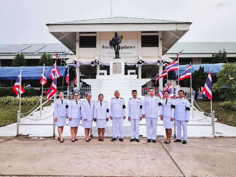 พิธีถวายน้ำสรงพระบรมศพเบื้องหน้าพระฉายาลักษณ์ สมเด็จพระนางเจ้าสิริกิติ์ พระบรมราชินีนาถ พระบรมราชชนนีพันปีหลวง